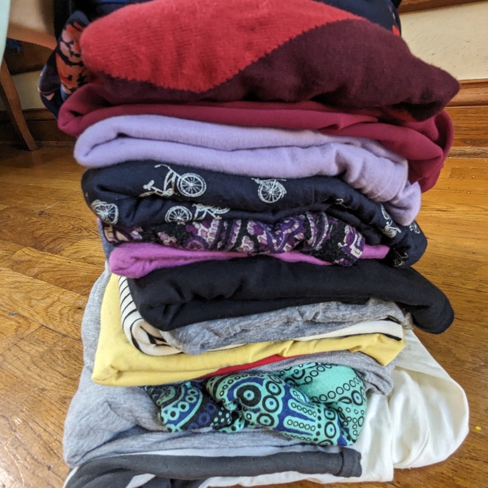 Bundle of 18 shirts size xs s and m!!!!